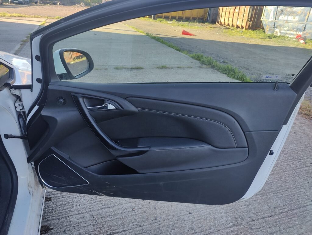 2016 VAUXHALL GTC 1.4T 16V 140 SRi 3dr