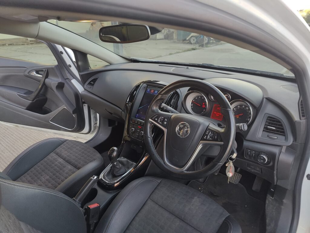 2016 VAUXHALL GTC 1.4T 16V 140 SRi 3dr