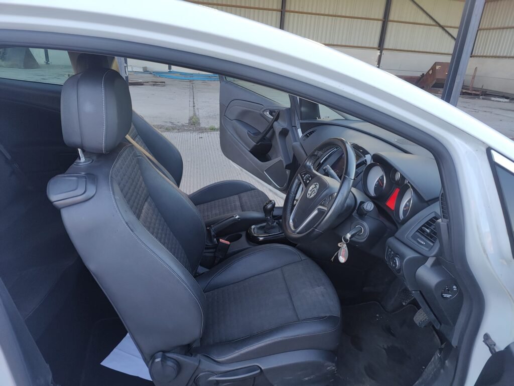 2016 VAUXHALL GTC 1.4T 16V 140 SRi 3dr