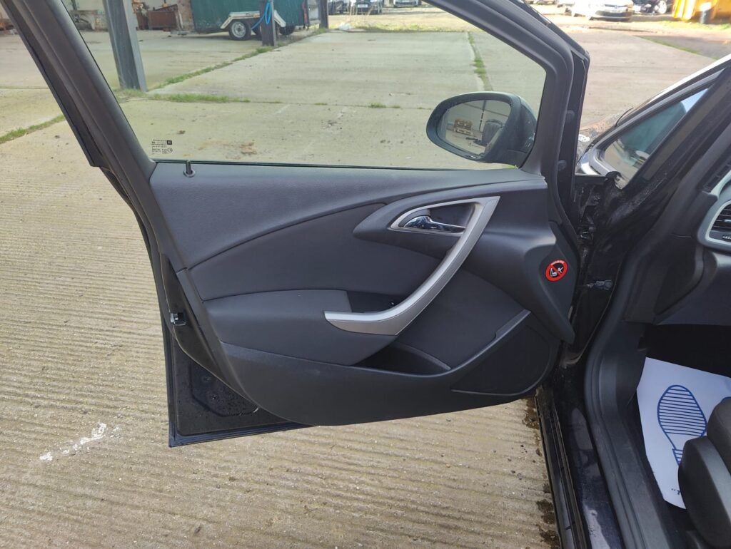 2011 VAUXHALL ASTRA 1.4i 16V Exclusiv 5dr