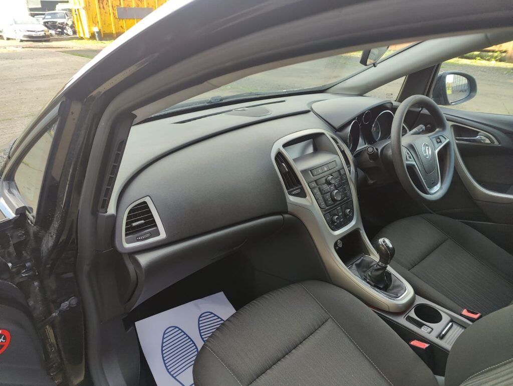 2011 VAUXHALL ASTRA 1.4i 16V Exclusiv 5dr