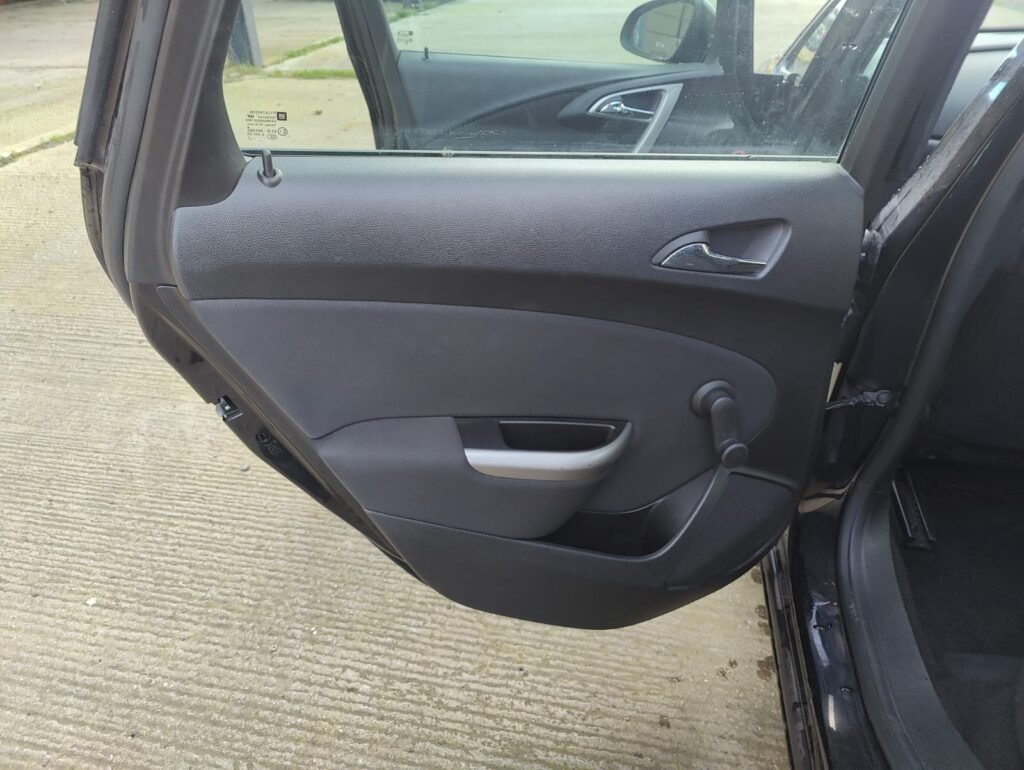 2011 VAUXHALL ASTRA 1.4i 16V Exclusiv 5dr