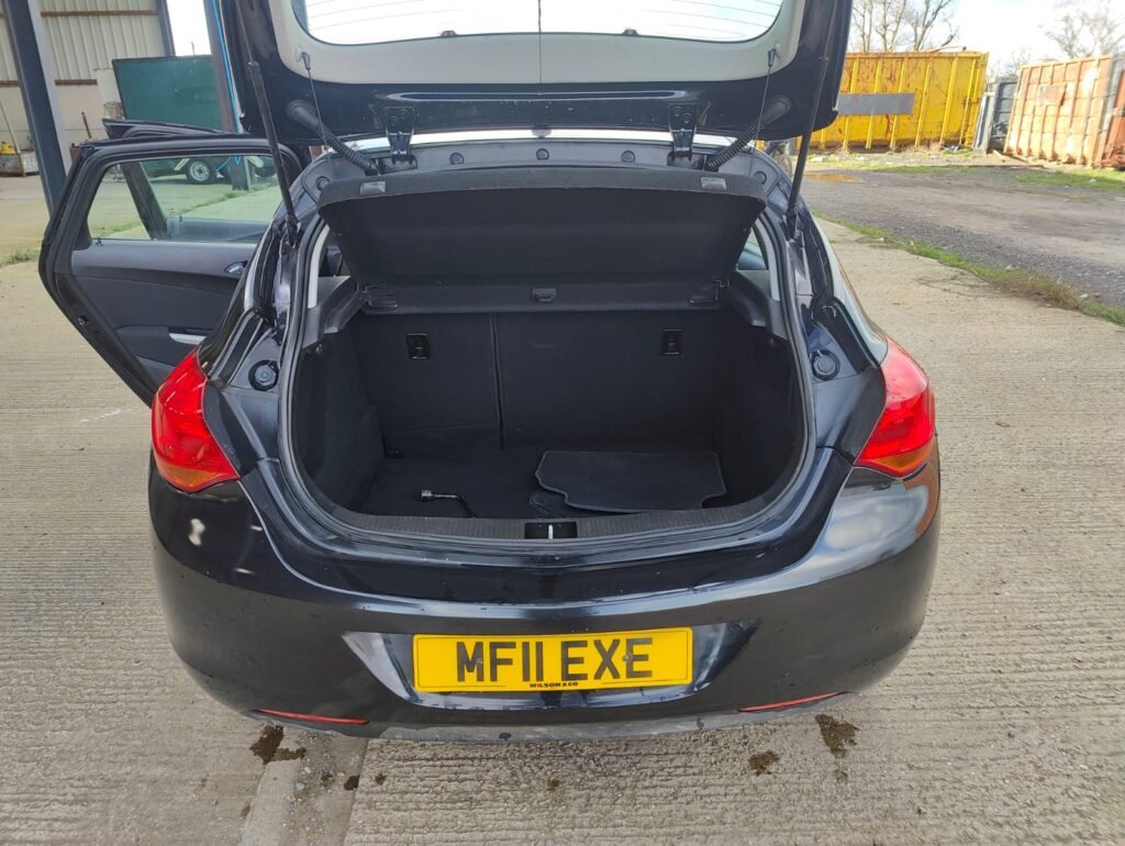 2011 VAUXHALL ASTRA 1.4i 16V Exclusiv 5dr