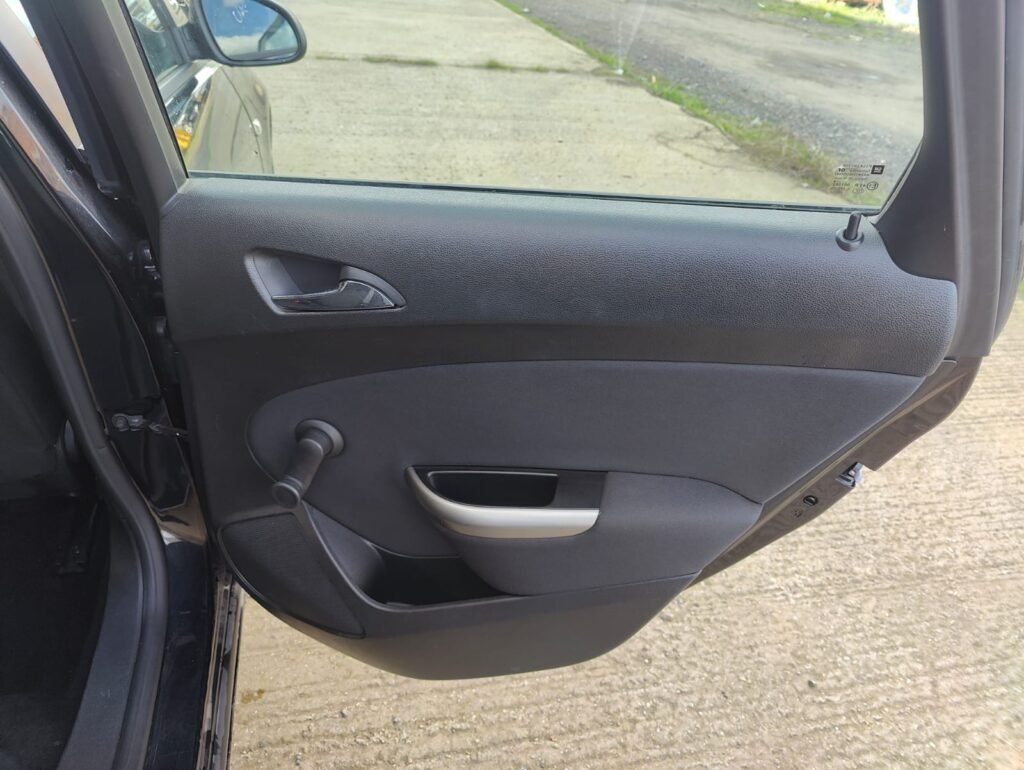 2011 VAUXHALL ASTRA 1.4i 16V Exclusiv 5dr