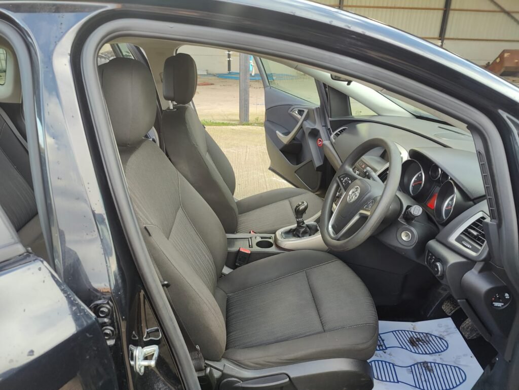 2011 VAUXHALL ASTRA 1.4i 16V Exclusiv 5dr