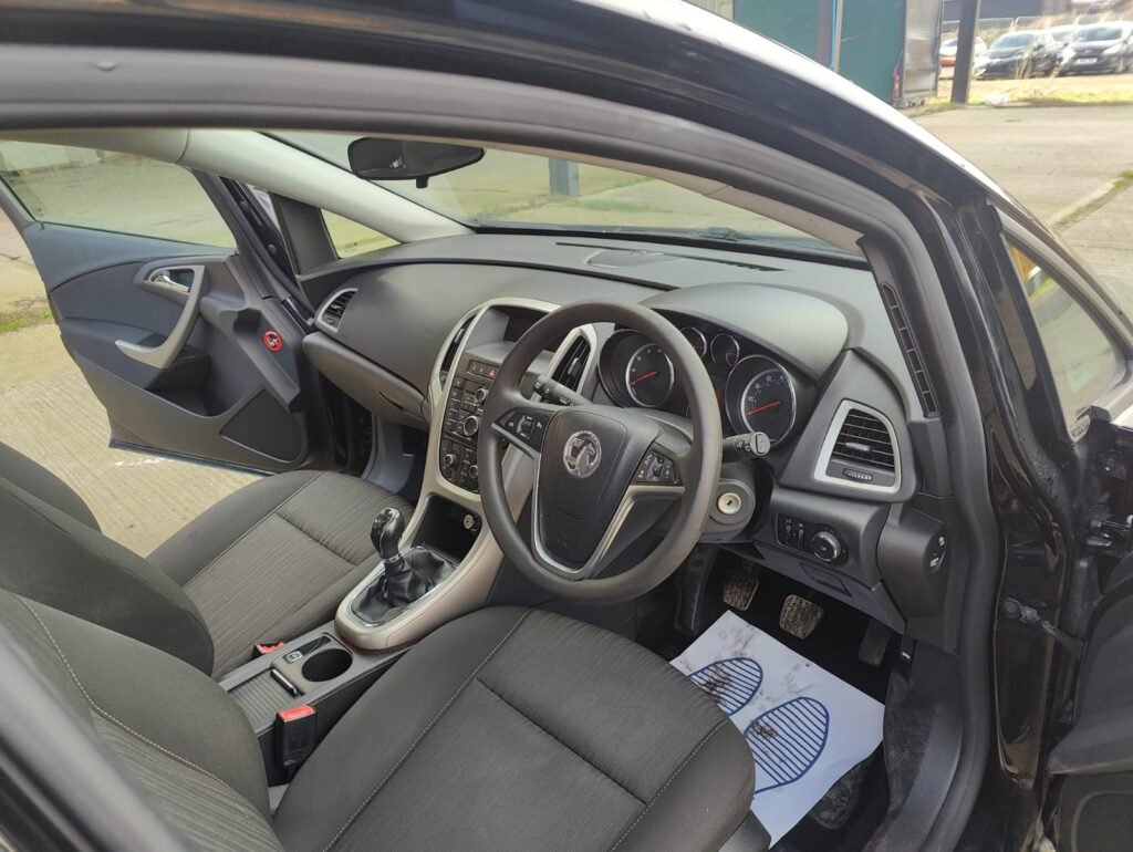 2011 VAUXHALL ASTRA 1.4i 16V Exclusiv 5dr