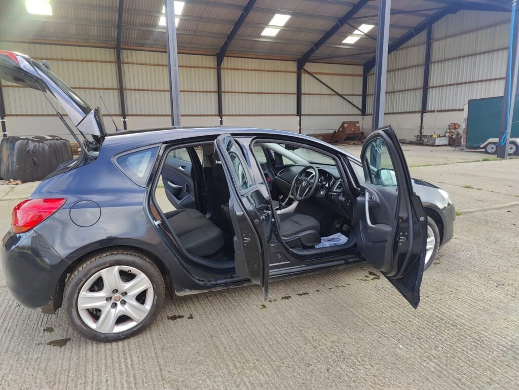2011 VAUXHALL ASTRA 1.4i 16V Exclusiv 5dr