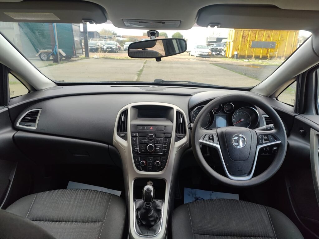 2011 VAUXHALL ASTRA 1.4i 16V Exclusiv 5dr