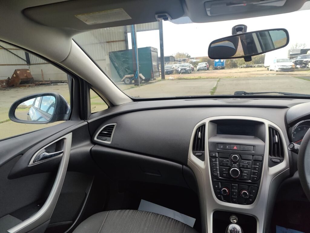 2011 VAUXHALL ASTRA 1.4i 16V Exclusiv 5dr