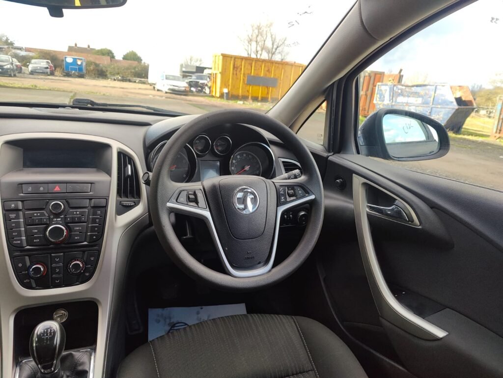 2011 VAUXHALL ASTRA 1.4i 16V Exclusiv 5dr