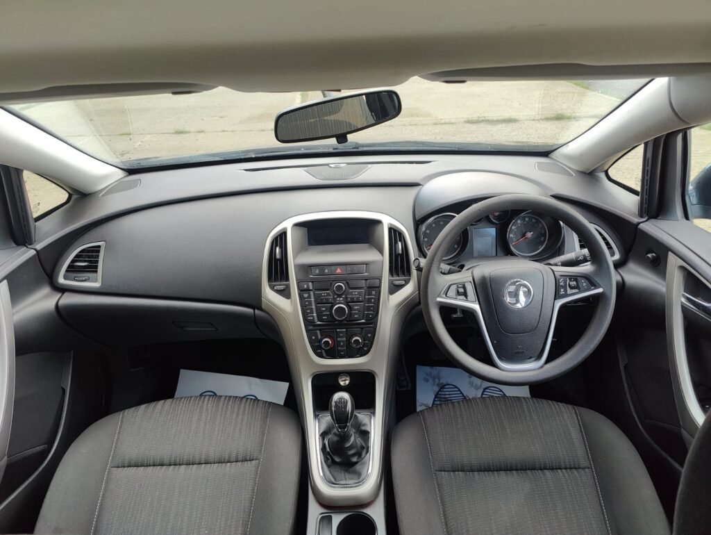 2011 VAUXHALL ASTRA 1.4i 16V Exclusiv 5dr