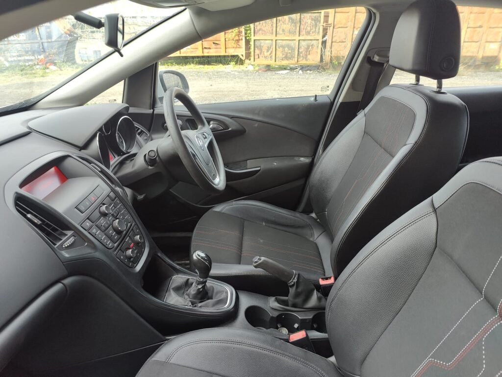 2012 Vauxhall Astra 1.6i 16V Active 5dr