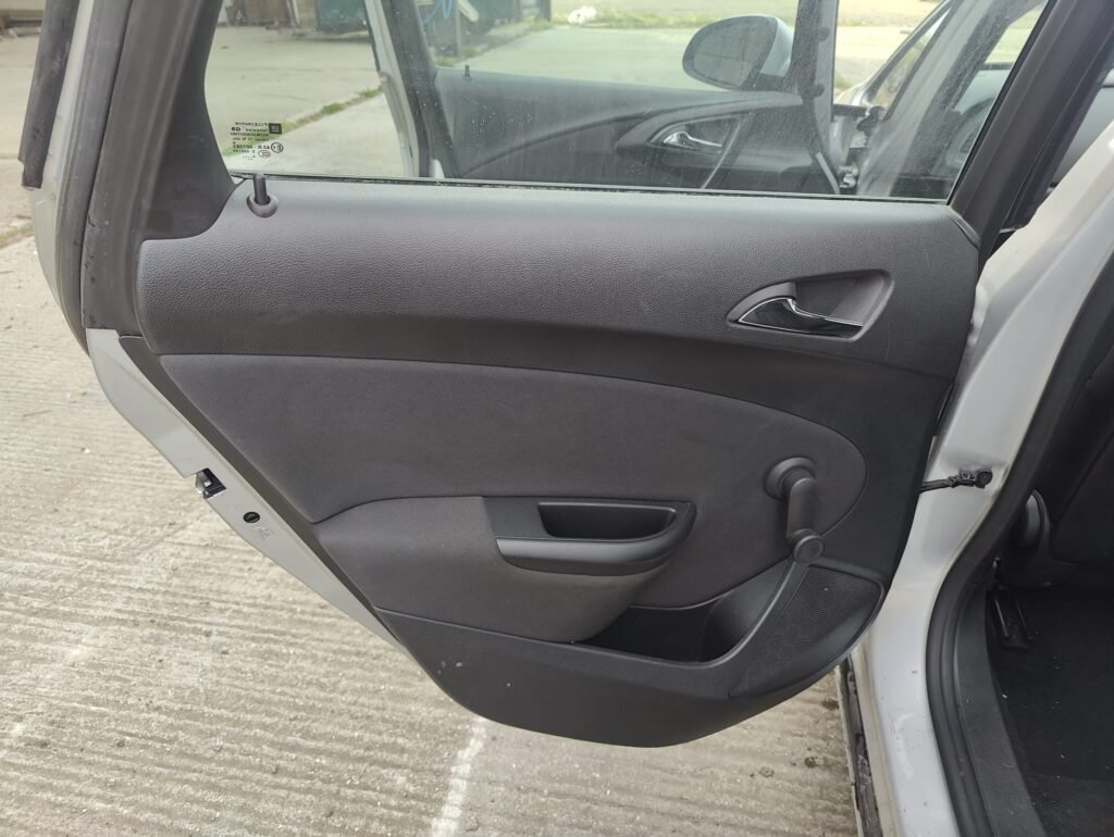 2012 Vauxhall Astra 1.6i 16V Active 5dr