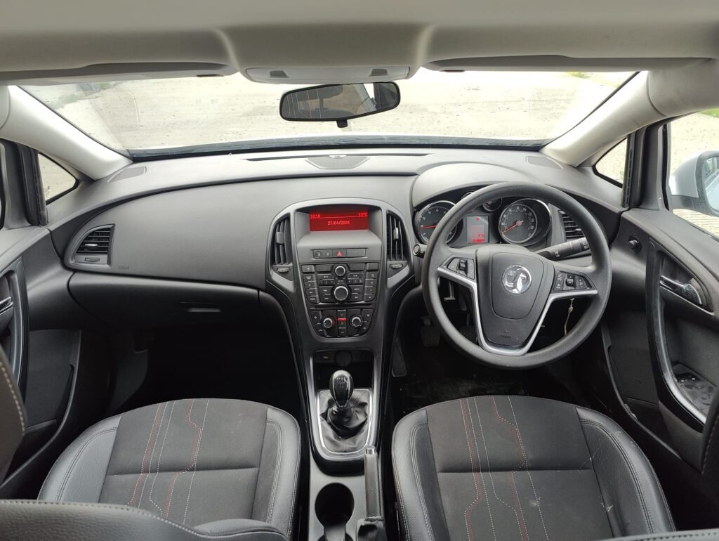 2012 Vauxhall Astra 1.6i 16V Active 5dr