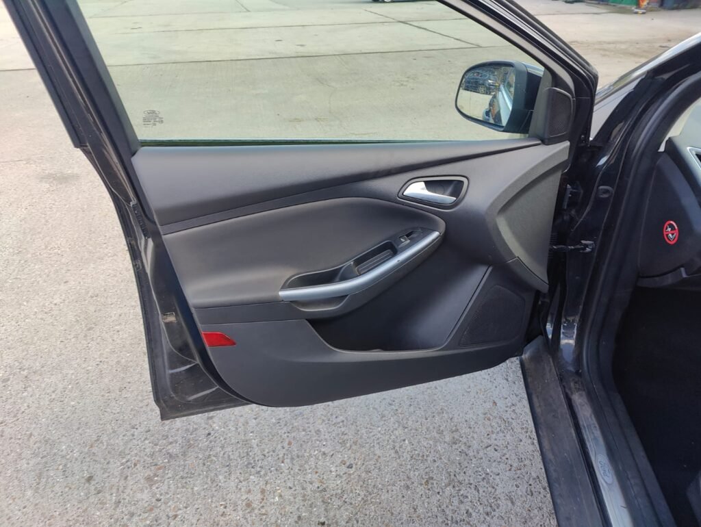 2012 Ford Focus 1.0T EcoBoost Titanium Hatchback 5dr
