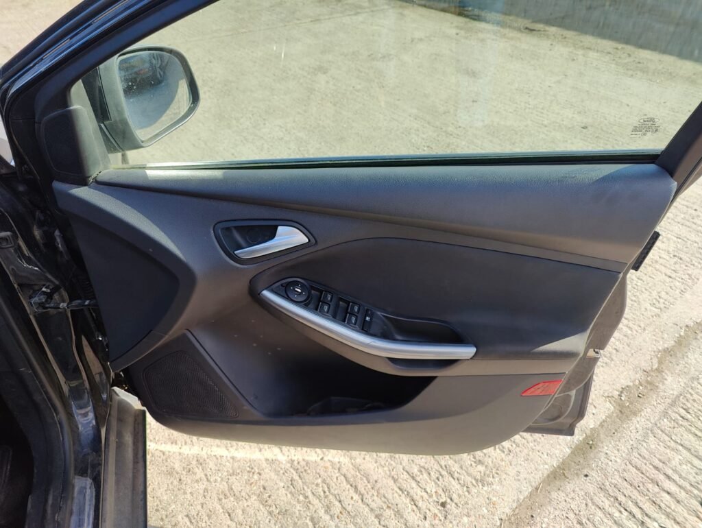 2012 Ford Focus 1.0T EcoBoost Titanium Hatchback 5dr